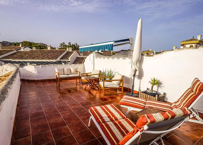 Renovated Townhouse - Sea View - Walk To Beach